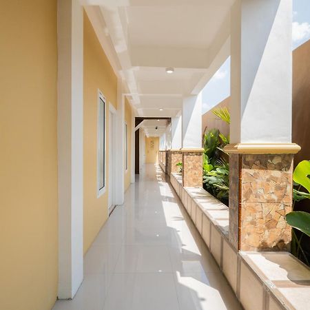Отель Reddoorz Syariah Near Rsud Dr Iskak Tulungagung Kedungwaru Экстерьер фото