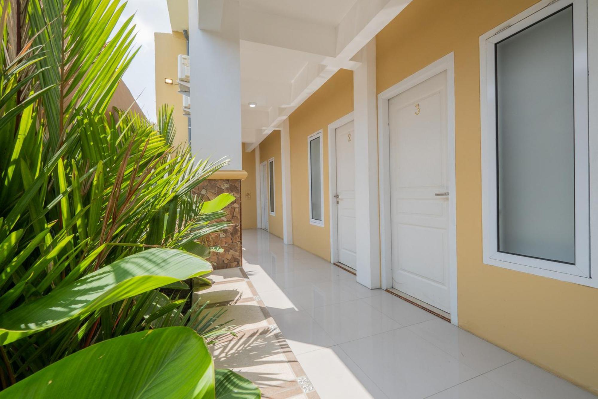 Отель Reddoorz Syariah Near Rsud Dr Iskak Tulungagung Kedungwaru Экстерьер фото