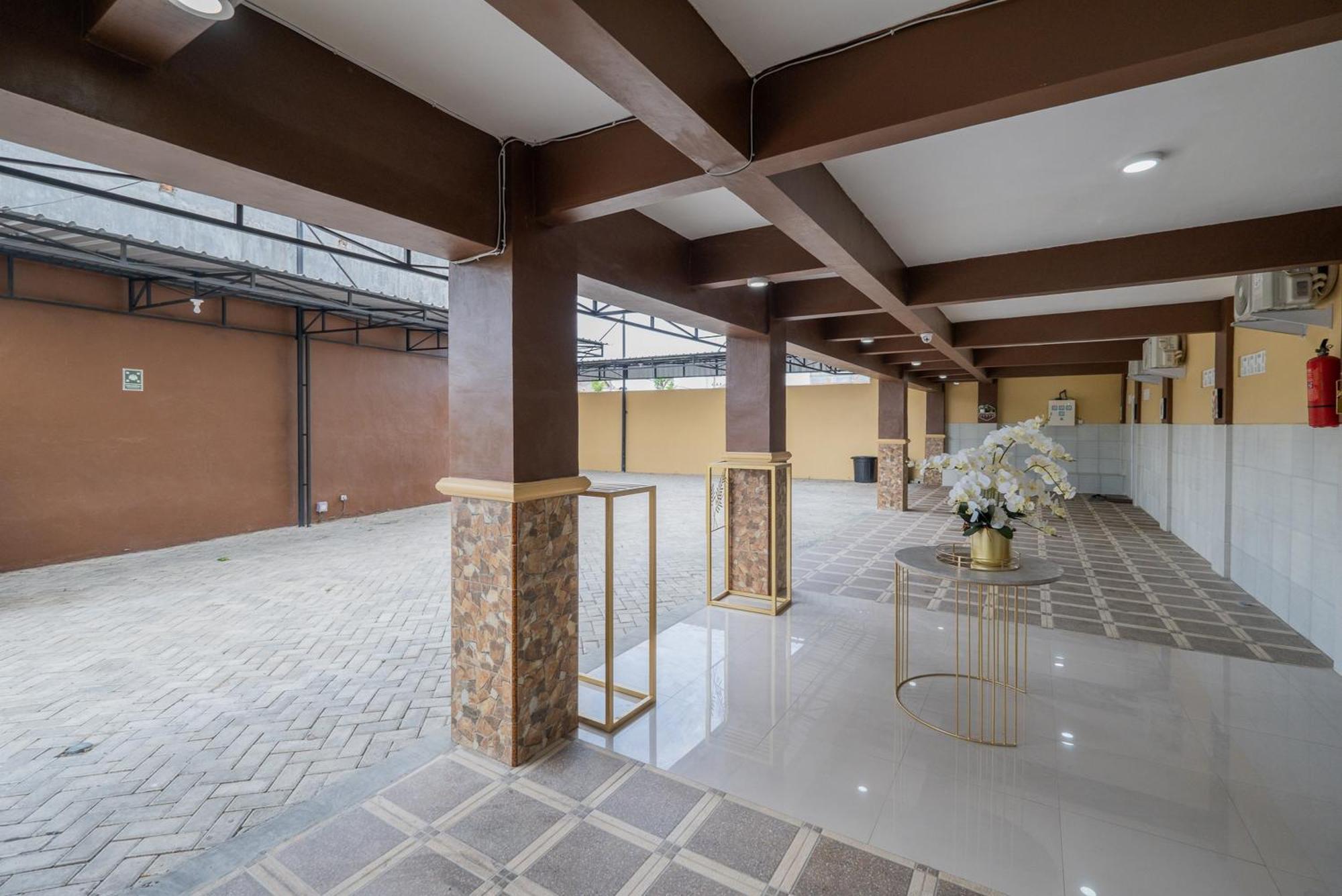 Отель Reddoorz Syariah Near Rsud Dr Iskak Tulungagung Kedungwaru Экстерьер фото